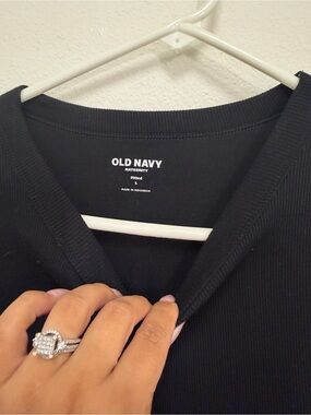 Old Navy Black V-Neck Maternity Sweater